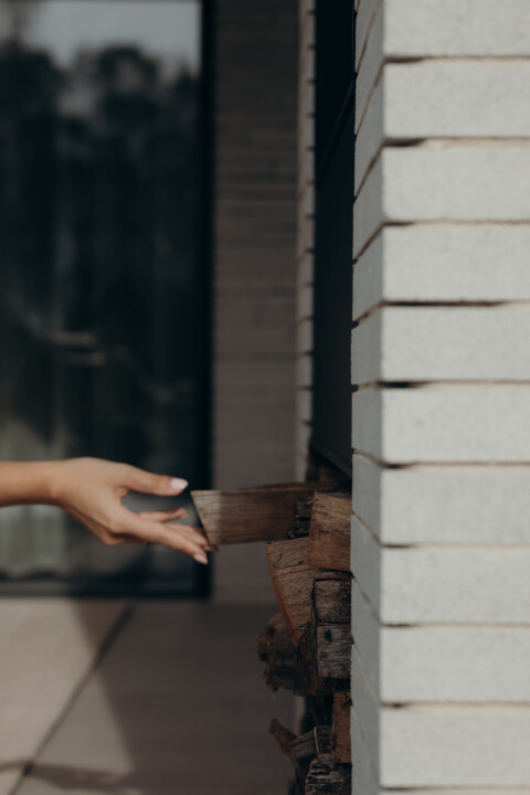 Verkrijg stookhout via lokale houtverkopen. Leer waar je kwalitatief hout kunt vinden om je houthaard efficiënt te voeden.