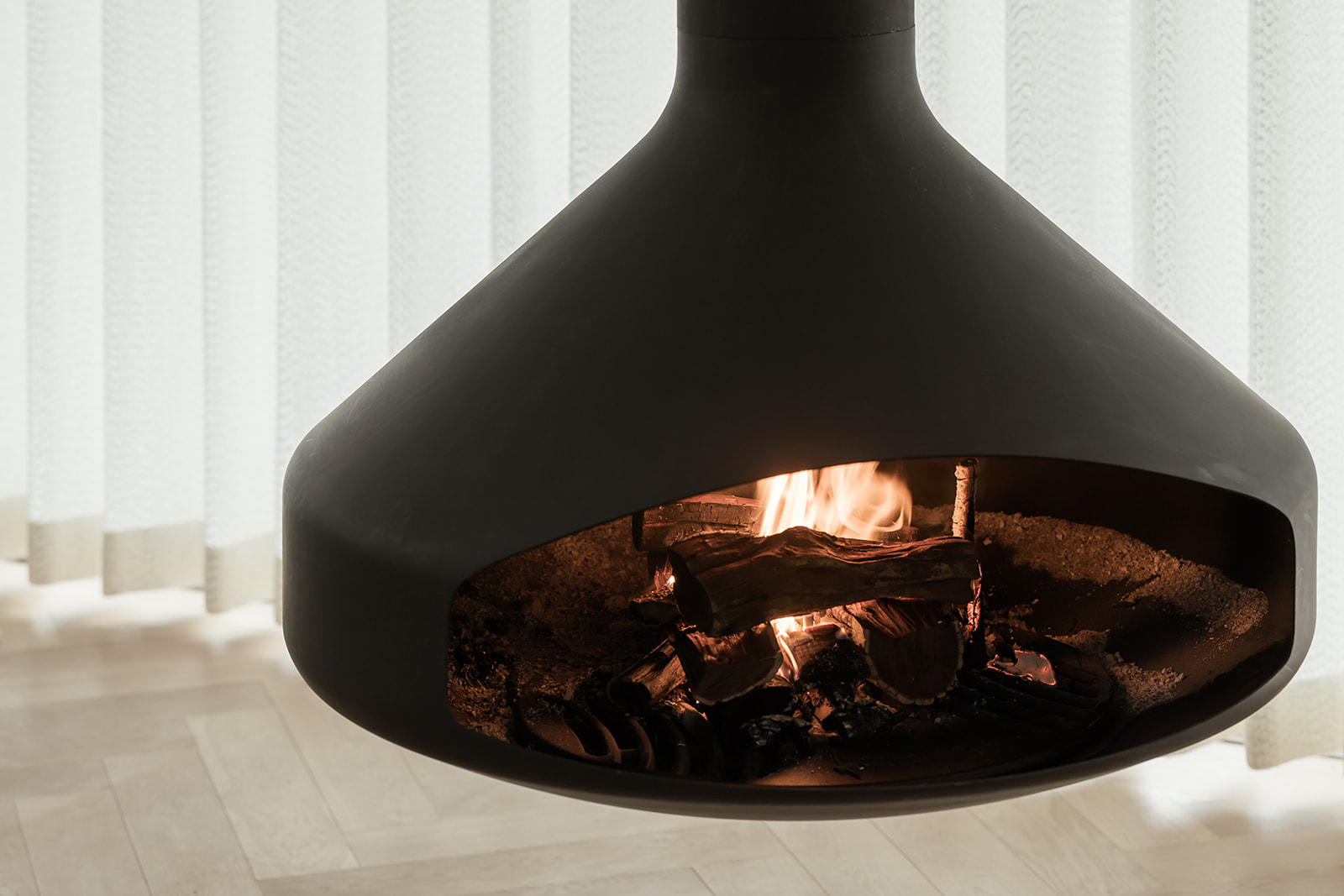 Een houthaard van Focus namelijk de Ergofocus in de keuken.