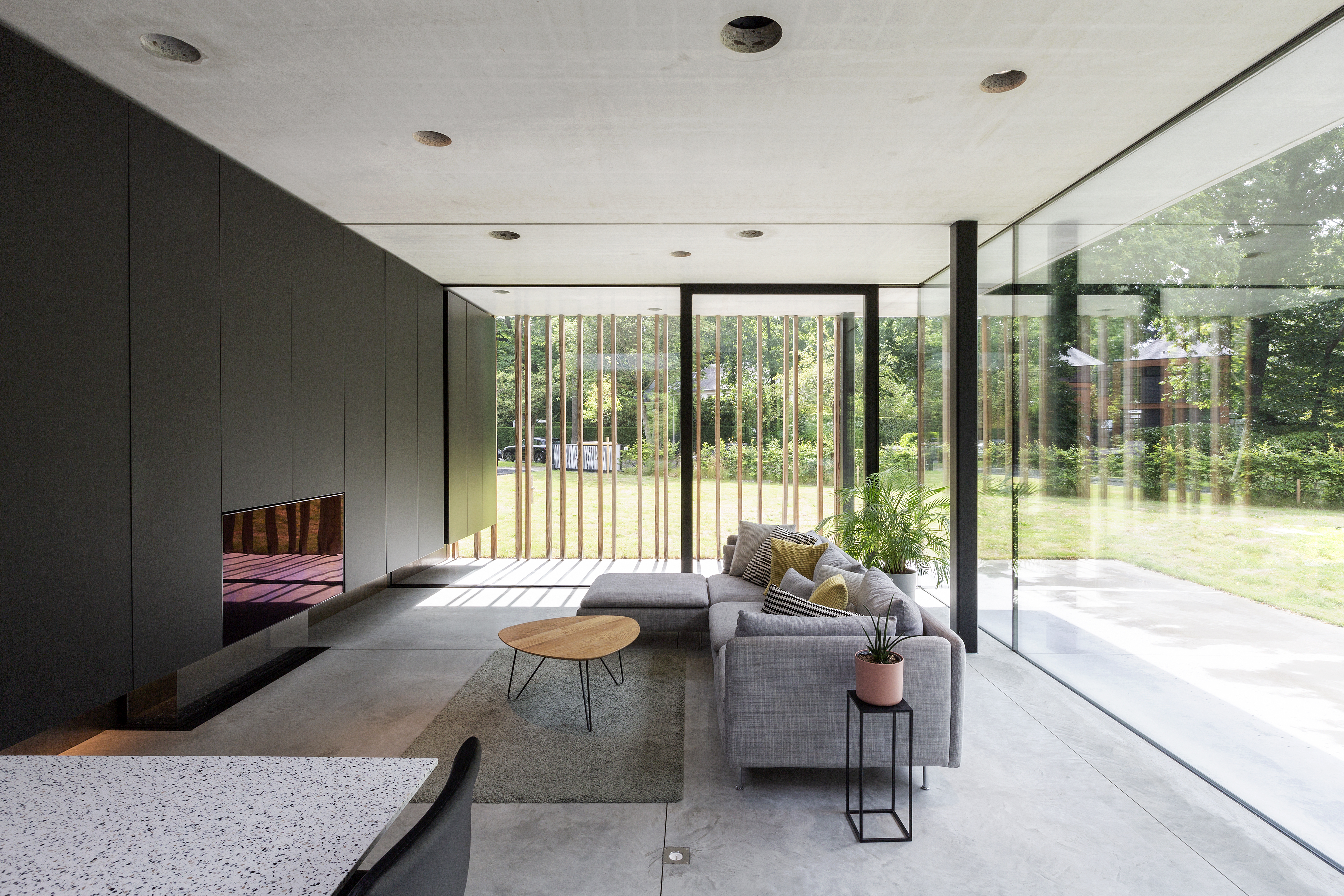 Tv-kast met ingebouwde haard: industriële stijl