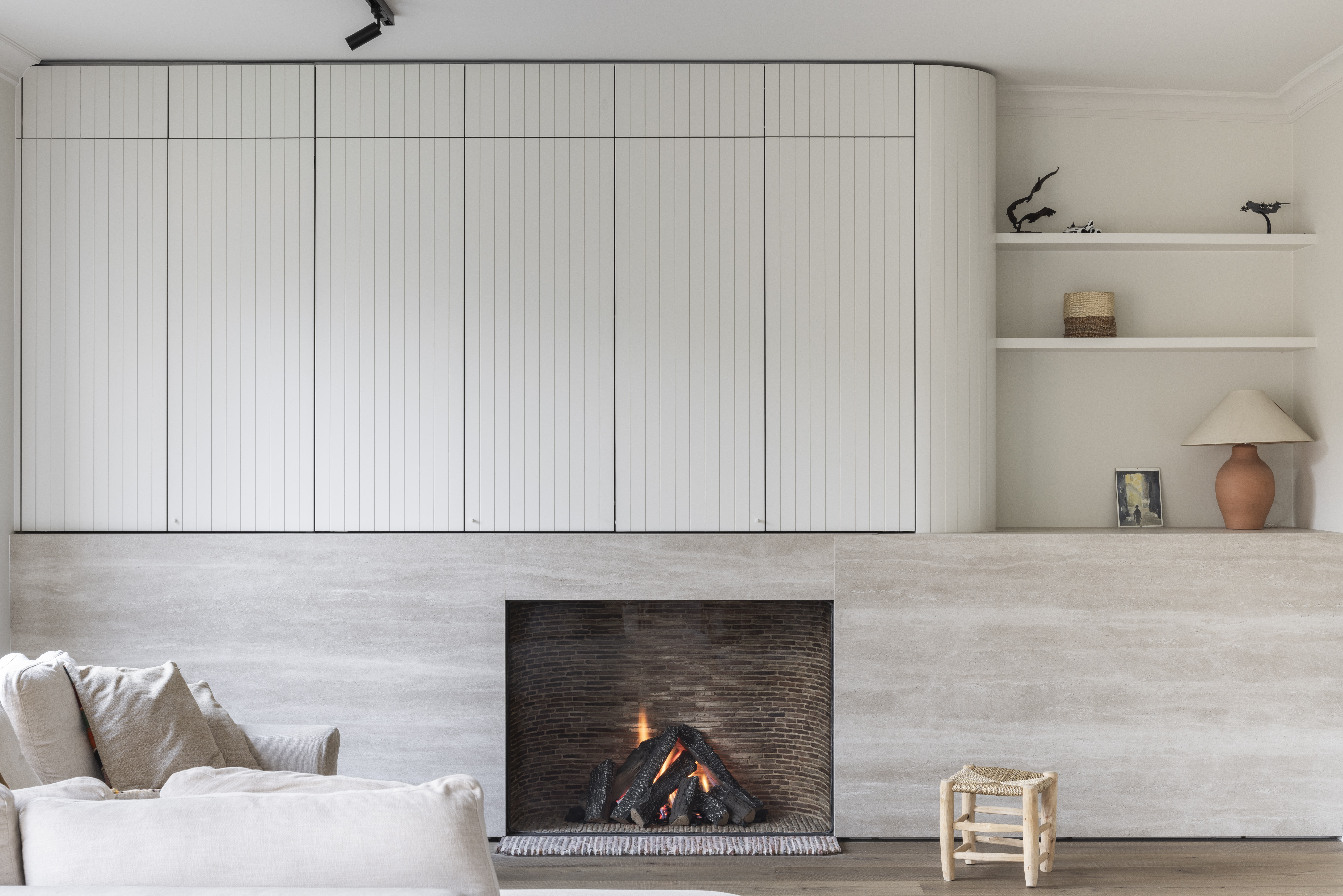 Tv-kast met ingebouwde haard