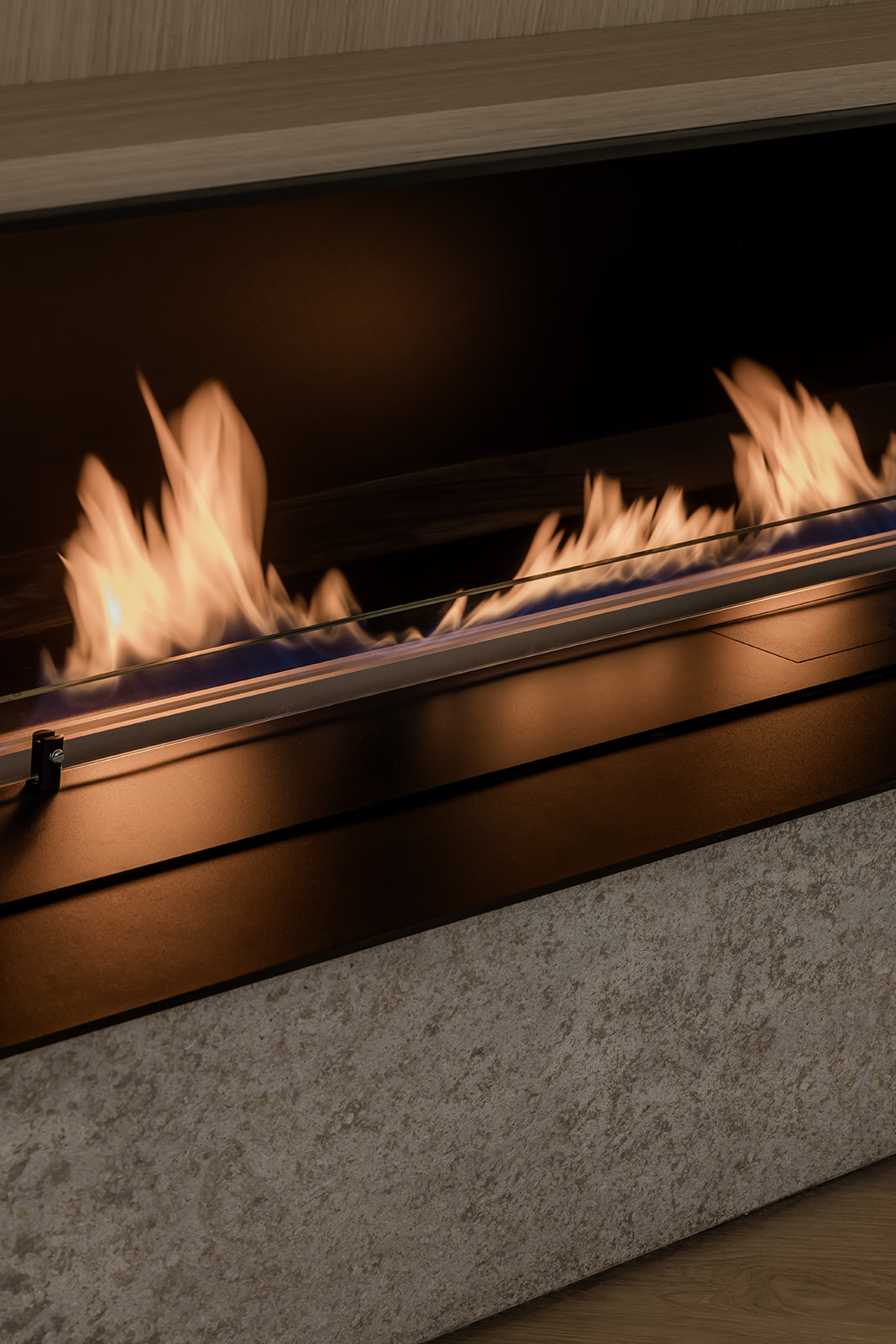 Reiniging van de brander van een bio-ethanolhaard voor optimale verbranding.