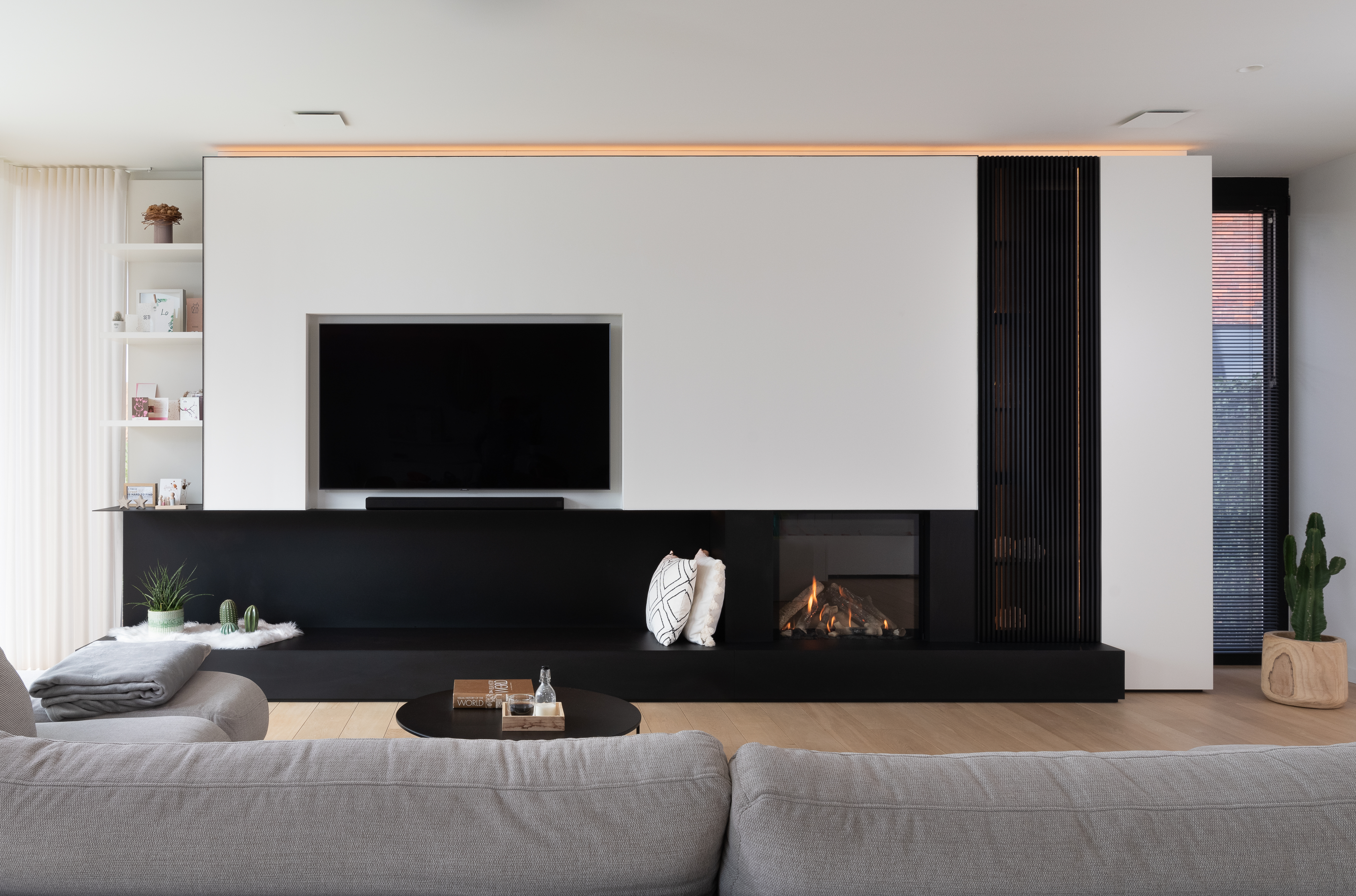 Tv-kast met ingebouwde haard: moderne stijl