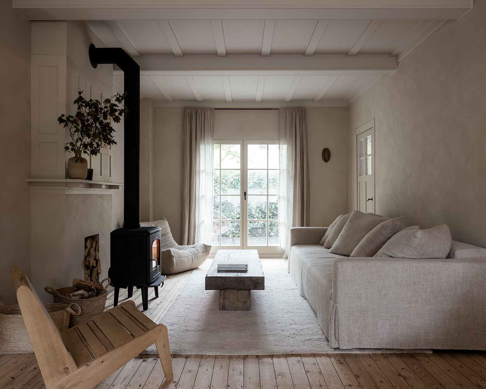 Tv-kast met ingebouwde haard: klassieke stijl